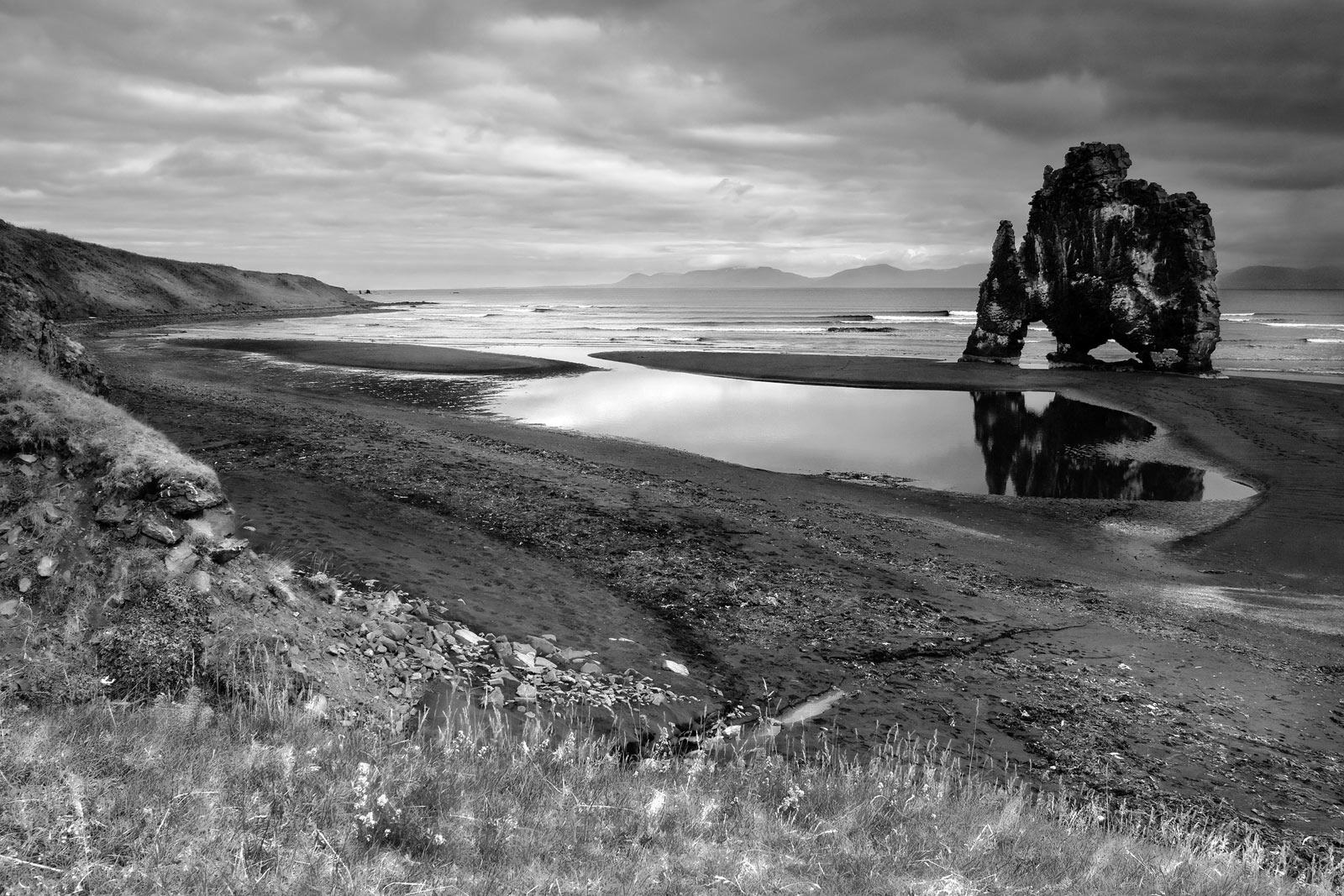 2007-Iceland, Vatnsnes peninsula, Hvitserkur